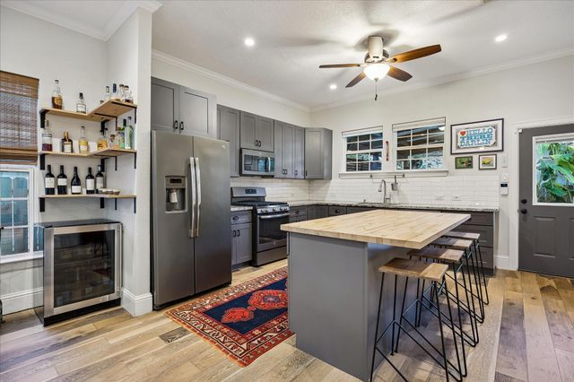 106 Alma Street, Houston, TX 77009