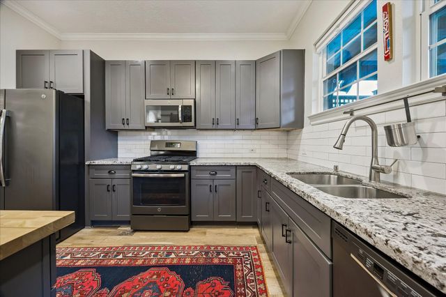 106 Alma Street, Houston, TX 77009