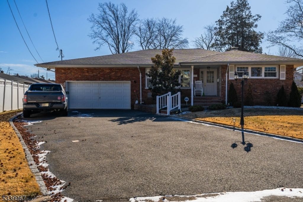 1015 Georgian Dr, Linden City, NJ 07036 — photo 2