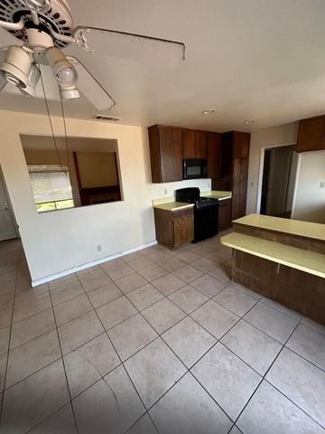 15170 Kingsway Drive, Lake Elsinore, CA 92530