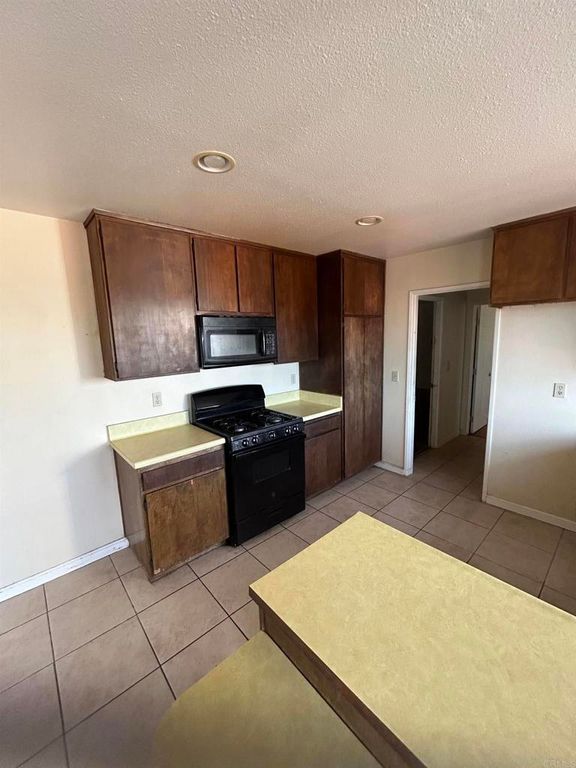 Image 4 of property listing at 15170 Kingsway Drive, Lake Elsinore, CA 92530