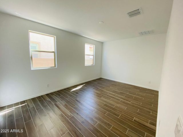 9025 W DENTON Lane, Glendale, AZ 85305