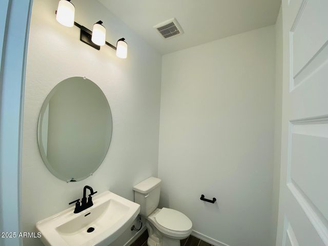 9025 W DENTON Lane, Glendale, AZ 85305