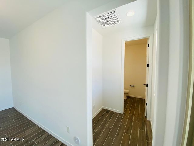 9025 W DENTON Lane, Glendale, AZ 85305