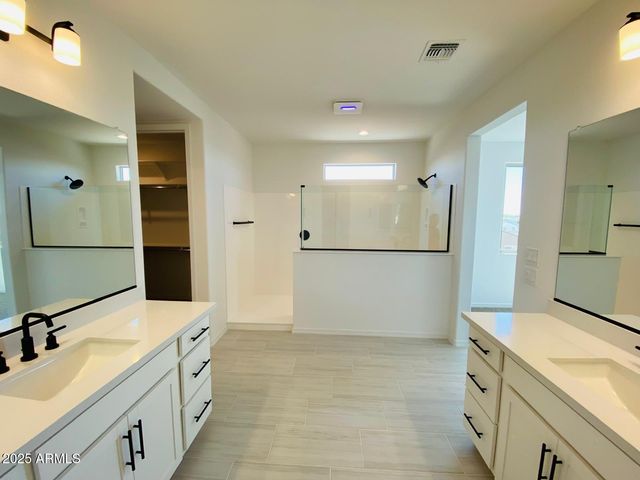 9025 W DENTON Lane, Glendale, AZ 85305