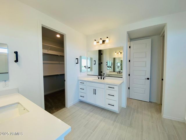 9025 W DENTON Lane, Glendale, AZ 85305