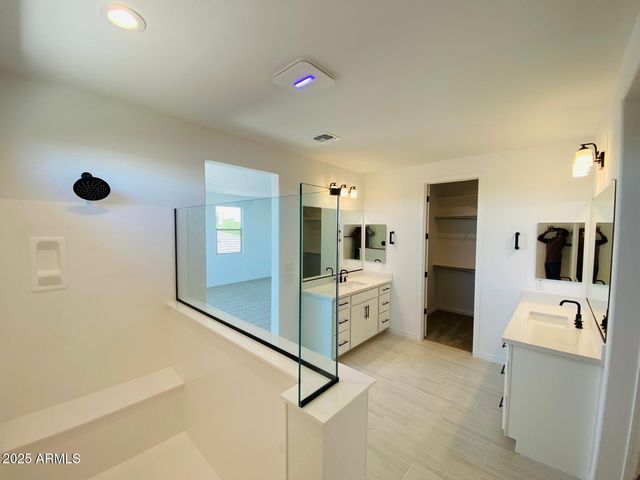 9025 W DENTON Lane, Glendale, AZ 85305