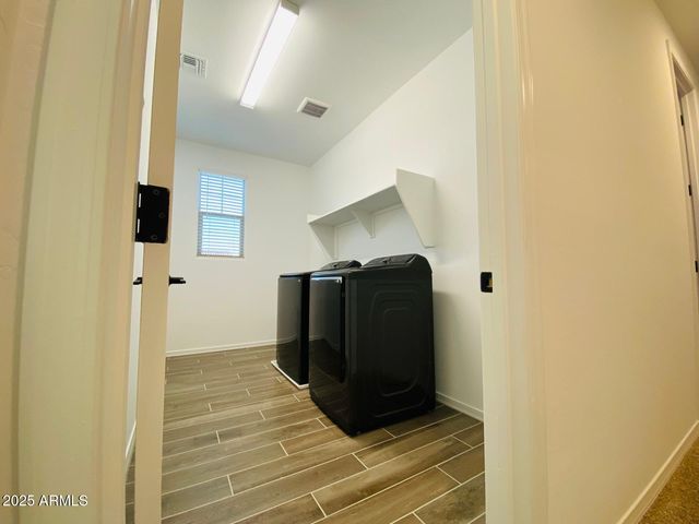 9025 W DENTON Lane, Glendale, AZ 85305