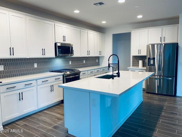 9025 W DENTON Lane, Glendale, AZ 85305