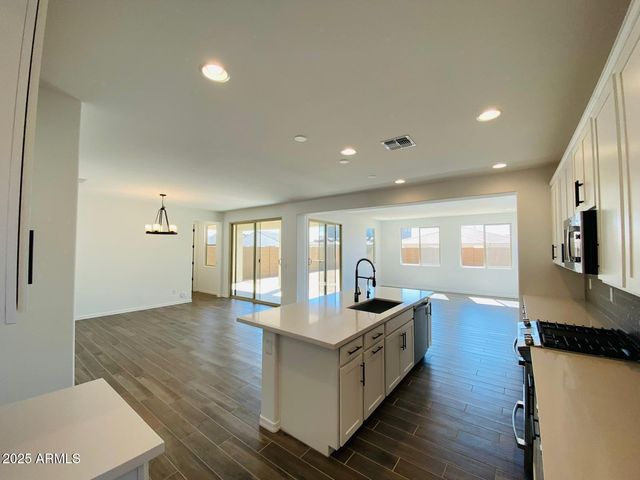 9025 W DENTON Lane, Glendale, AZ 85305