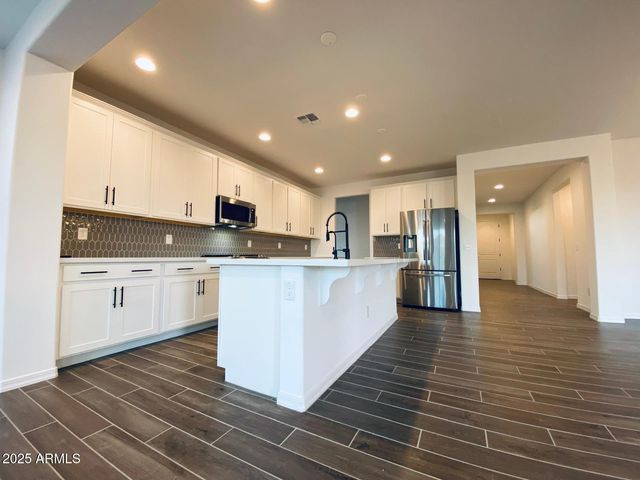 9025 W DENTON Lane, Glendale, AZ 85305