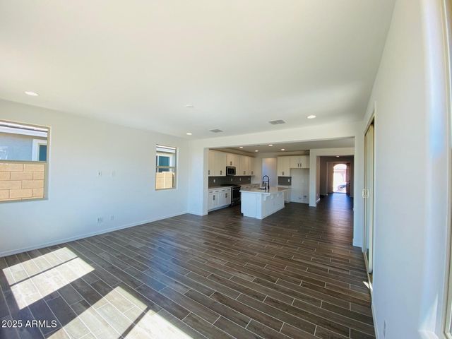 9025 W DENTON Lane, Glendale, AZ 85305