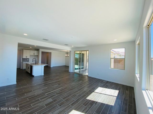 9025 W DENTON Lane, Glendale, AZ 85305