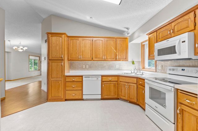 648 85th Avenue NW, Coon Rapids, MN 55433