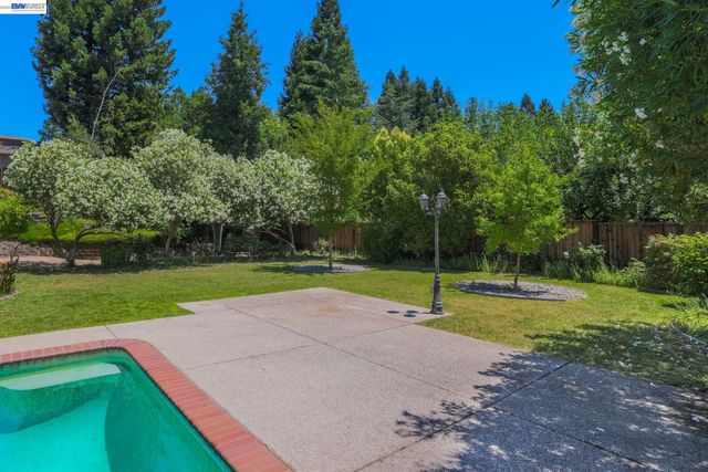 2112 Red Oak Place, Danville, CA 94506
