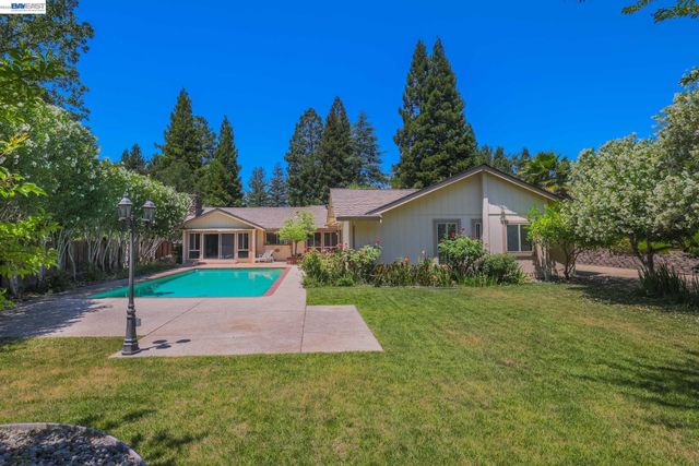 2112 Red Oak Place, Danville, CA 94506