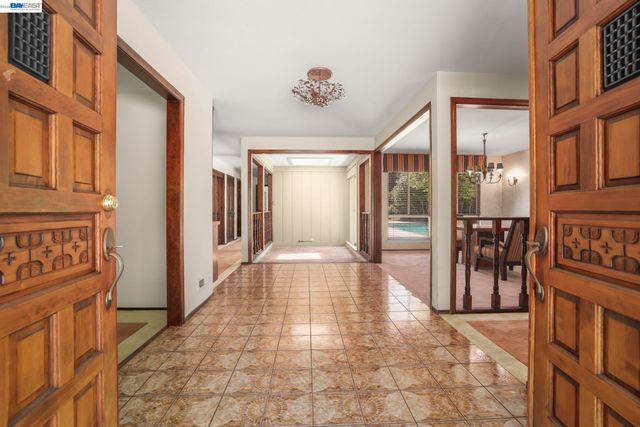 2112 Red Oak Place, Danville, CA 94506