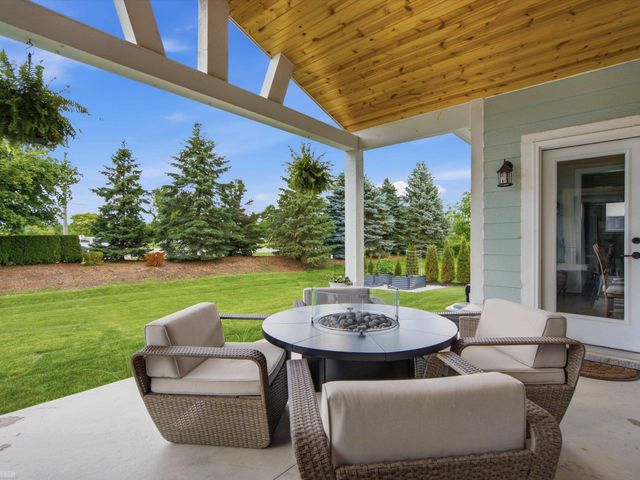 19415 Rachael Drive, Macomb Twp, MI 48042