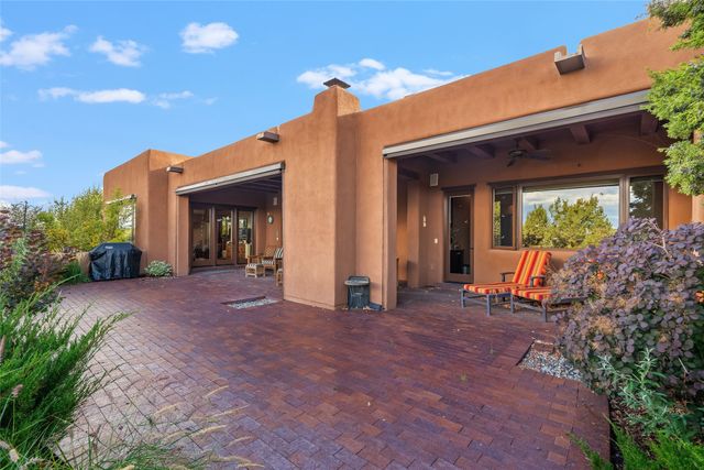 24 Calle Ventoso W, Santa Fe, NM 87506