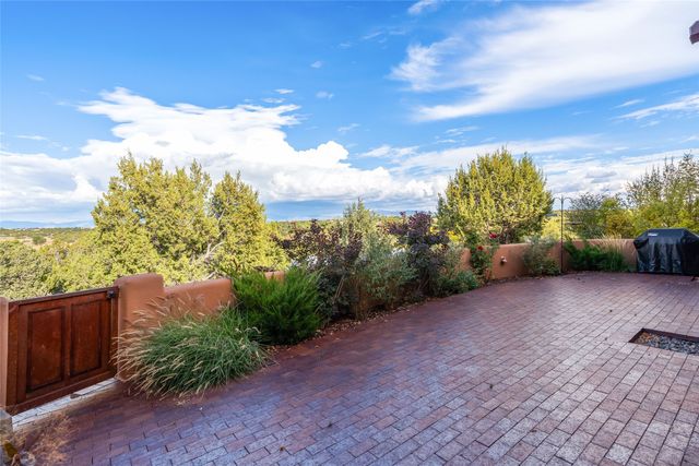 24 Calle Ventoso W, Santa Fe, NM 87506
