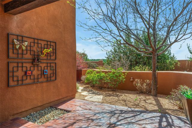 24 Calle Ventoso W, Santa Fe, NM 87506
