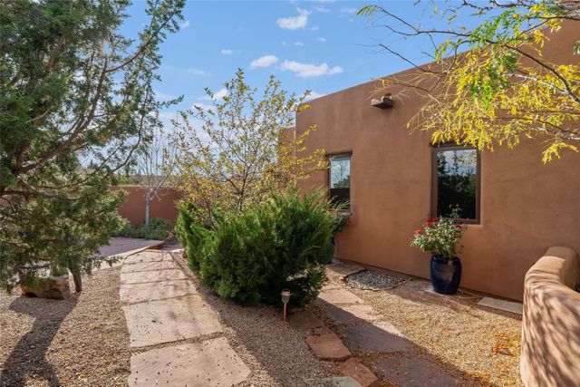 24 Calle Ventoso W, Santa Fe, NM 87506