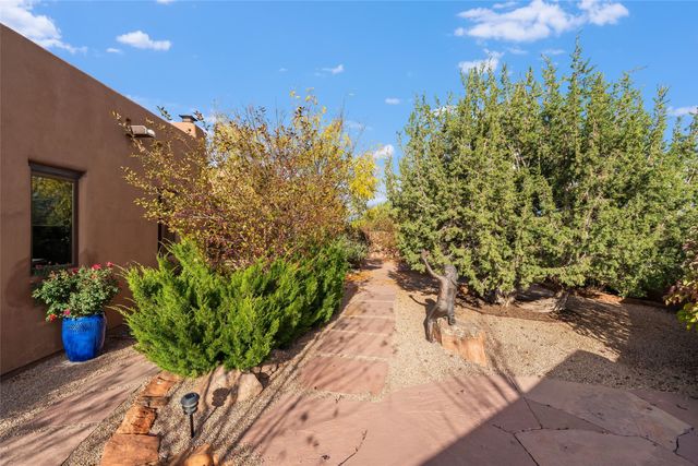 24 Calle Ventoso W, Santa Fe, NM 87506