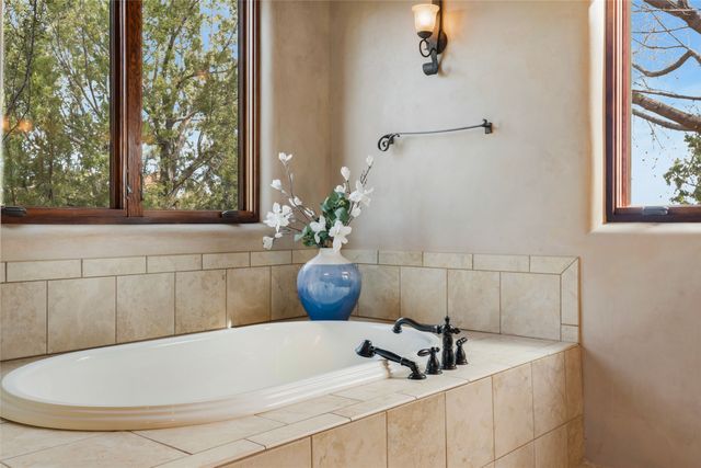 24 Calle Ventoso W, Santa Fe, NM 87506