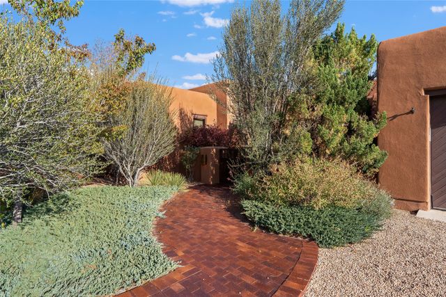 24 Calle Ventoso W, Santa Fe, NM 87506