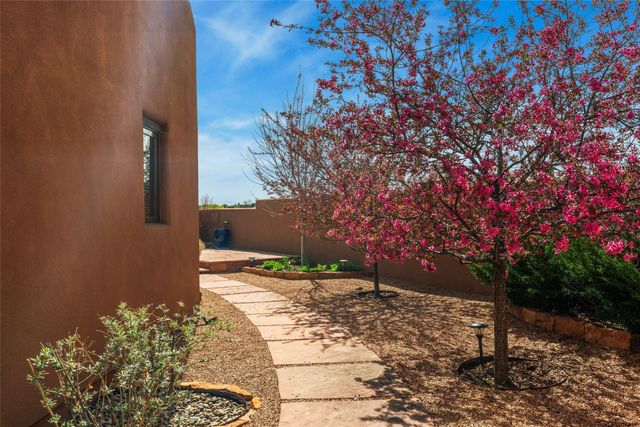 24 Calle Ventoso W, Santa Fe, NM 87506