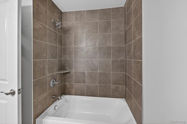 3736 Chatham Place 6, Brighton Township, MI 48114