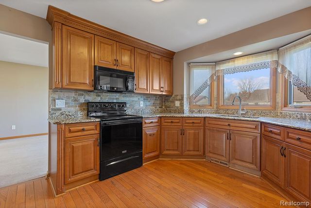 37701 Fleetwood Drive, Farmington Hills, MI 48331