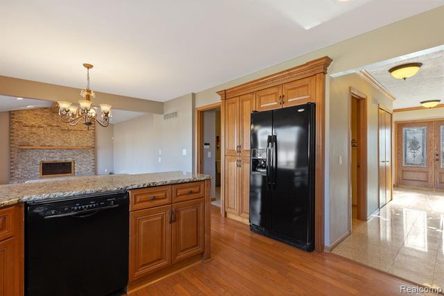37701 Fleetwood Drive, Farmington Hills, MI 48331