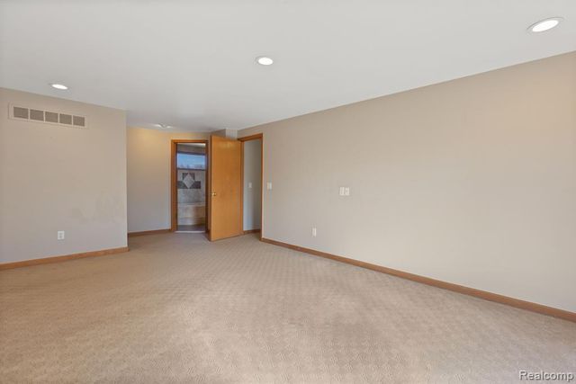 37701 Fleetwood Drive, Farmington Hills, MI 48331