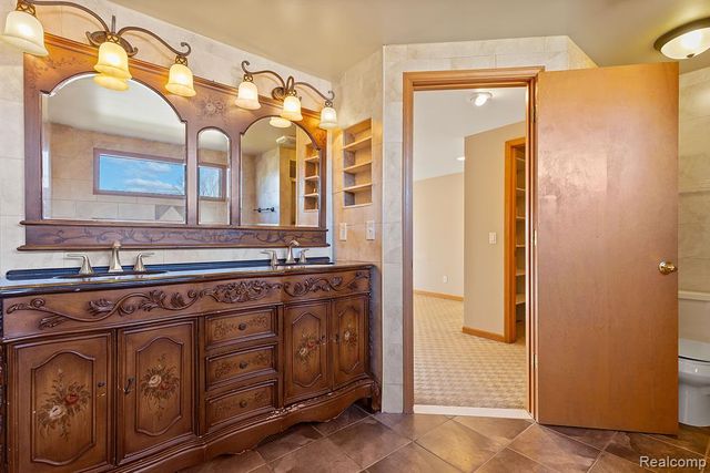 37701 Fleetwood Drive, Farmington Hills, MI 48331
