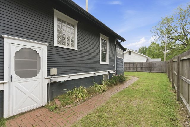 700 S Weller Avenue, Springfield, MO 65802