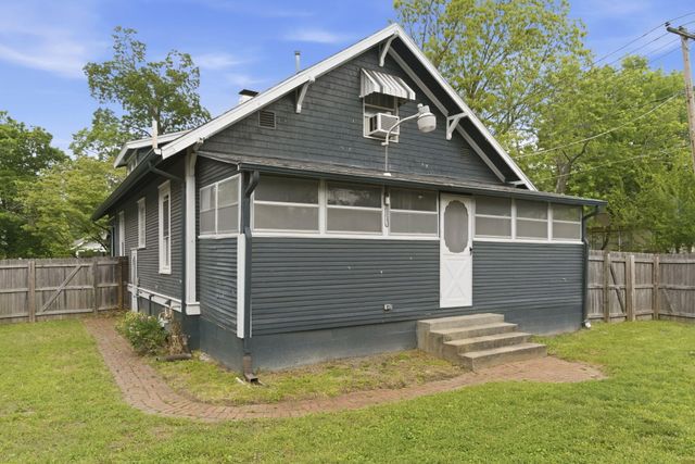 700 S Weller Avenue, Springfield, MO 65802