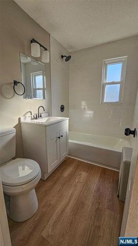 64 Hastings B, Rutherford, NJ 07070