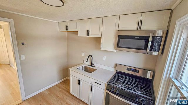 64 Hastings B, Rutherford, NJ 07070