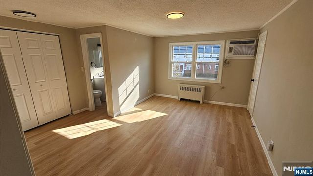 64 Hastings B, Rutherford, NJ 07070