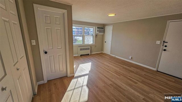 64 Hastings B, Rutherford, NJ 07070