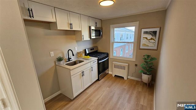 64 Hastings B, Rutherford, NJ 07070