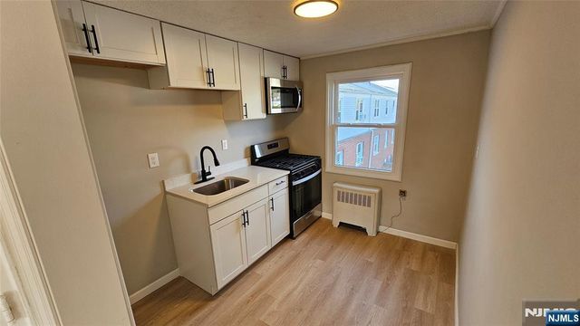 64 Hastings B, Rutherford, NJ 07070