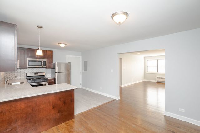 6807 N Ridge Boulevard 101, Chicago, IL 60645