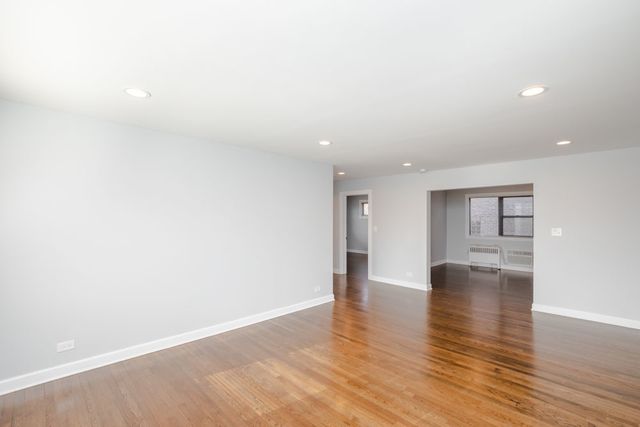 6807 N Ridge Boulevard 101, Chicago, IL 60645