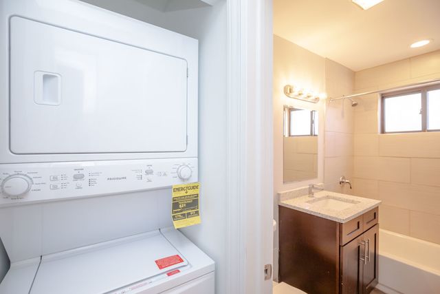 6807 N Ridge Boulevard 101, Chicago, IL 60645