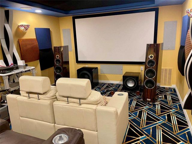 6105 Royal Poinciana Ln, Tamarac, FL 33319