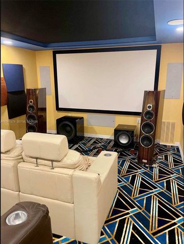 6105 Royal Poinciana Ln, Tamarac, FL 33319