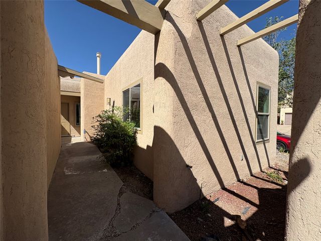 2729 La Bajada, Santa Fe, NM 87505
