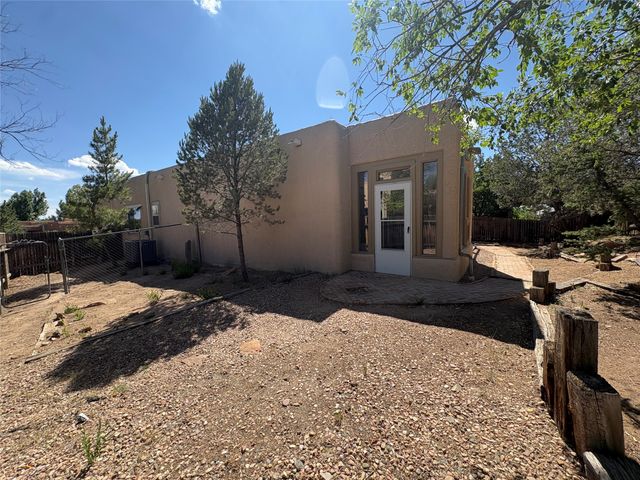 2729 La Bajada, Santa Fe, NM 87505